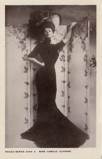 Camille Clifford, Belgian-born stage actress (b/w photo) بواسطة المصور الأوروبي