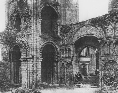 قلعة Acre Priory ، نورفولك ، الجزء الداخلي من West End of Church (صورة b / w) بواسطة المصور الأوروبي