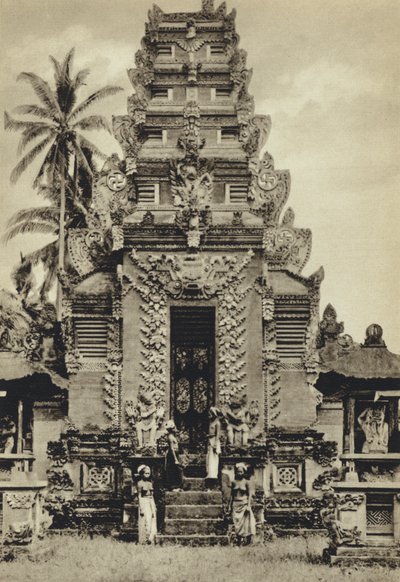 Dutch Indies, Temple, Bali (b/w photo) بواسطة المصور الأوروبي