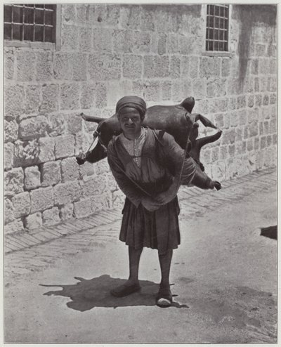 Jerusalem, a water bearer (b/w photo) بواسطة المصور الأوروبي