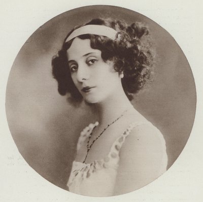 بافلوفا في عام 1910 (صورة بالأبيض والأسود) بواسطة المصور الأوروبي