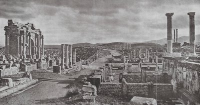 تيمقاد (b / w photo) بواسطة المصور الأوروبي