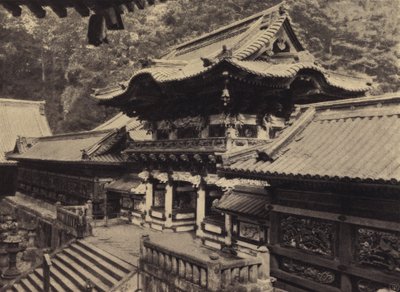 Toshogu, Nikko, Yomei-mon (b/w photo) بواسطة المصور الأوروبي