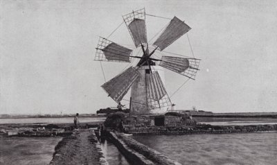 Trapani, a windmill (b/w photo) بواسطة المصور الأوروبي