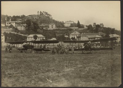 [مجموعة بين طائرتين] بواسطة Fedele Azari