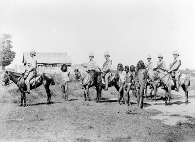 Dacoits يتم إحضارها بواسطة المشاة الخيالة ، c.1890 بواسطة فيليس بيتو