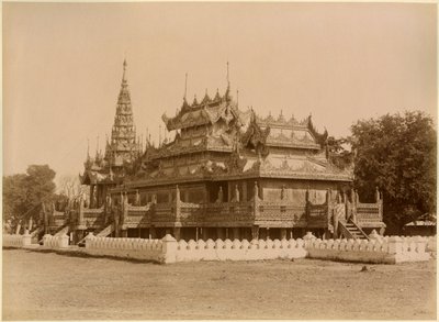 The Nan-U Human-Se ، Shwe-Kyaung في قصر ماندالاي ، بورما ، أواخر القرن التاسع عشر (طباعة زلال) بواسطة فيليس بيتو
