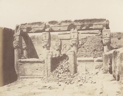 Dendera Tentyris ، معبد أتور - ملاذ وُضِع في الزاوية الجنوبية الغربية ... ، 1851-52 ، مطبوع 1853-54. بواسطة فيليكس تينارد