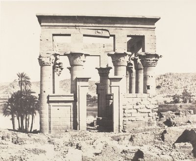 جزيرة Fileh Philæ ، مبنى من الشرق - الواجهة الغربية - منظر من P ... ، 1851-52 ، طبع 1853-54. بواسطة فيليكس تينارد