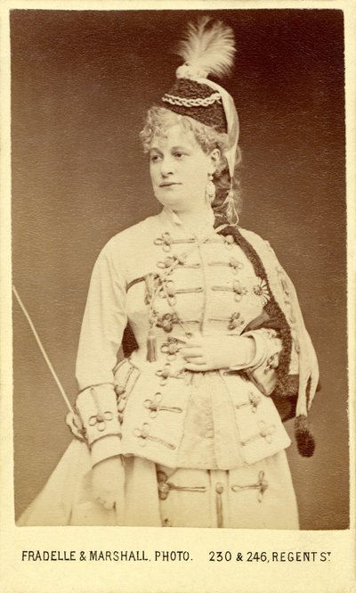 أوفنباخ "La Grande-Duchesse de Gérolstein" (أوبرا بوف) مع إميلي سولدين التي لعبت دورًا في إنتاج لندن عام 1867 (كوفنت غاردن) بواسطة فراديل ومارشال