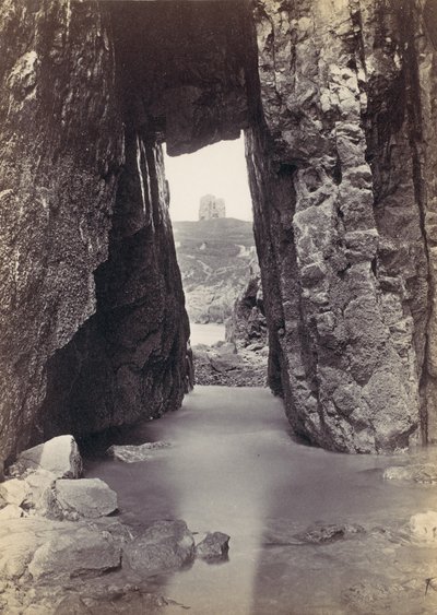 [منظر من خلال الصخور من برج أون هيل] ، 1870. بواسطة فرانسيس بيدفورد