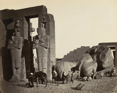 تمثال ساقط في رمسيس ، طيبة ، 1857. بواسطة فرانسيس فريث