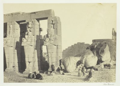 أعمدة أوزوريس والعملاق الكبير الساقط ، في ممنونيوم ، طيبة ، 1857. بواسطة فرانسيس فريث