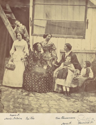 [صورة جماعية لأربع نساء وثلاثة أطفال] ، 1850 - 60. بواسطة فرانز انطوان