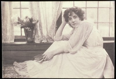 صورة شخصية لبياتريس ستيلا تانر (1865-1940) السيدة باتريك كامبل ، بقلم فريدريك هولير (1837-1933) بواسطة فريدريك هوليير