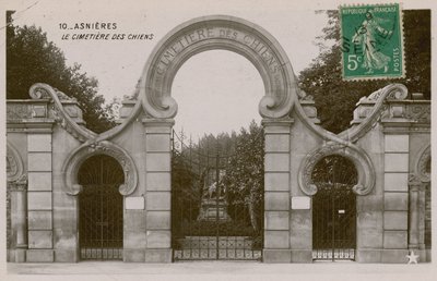 Asnieres ، مقبرة الكلب. أُرسلت البطاقة البريدية عام 1913. بواسطة مصور فرنسي