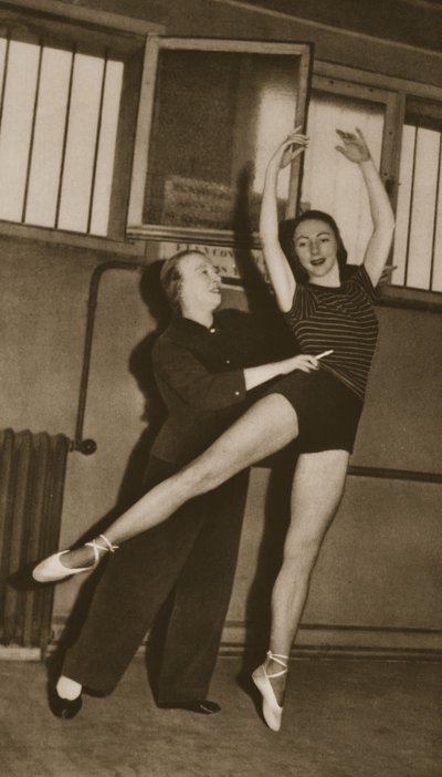 Bronislava Nijinska مع Rosella Hightower ، من Grand Ballet de Monte-Carlo ، 1949 (التصوير الفوتوغرافي) بواسطة مصور فرنسي