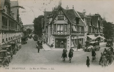 دوفيل ، La Rue de lEcluse. أُرسلت البطاقة البريدية عام 1913. بواسطة مصور فرنسي