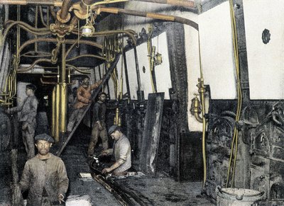 French Navy, late 19th century: cleaning of holds and boiler rooms - Bibl. des Arts deco. بواسطة مصور فرنسي