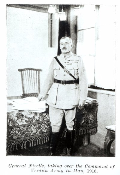الجنرال روبرت نيفيل (1856-1924) تسلم قيادة الجيش في فردان ، مايو 1916 (صور من وزن الجسم) بواسطة مصور فرنسي