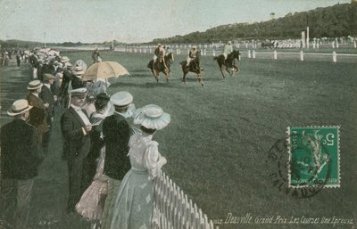 سباق الخيل في دوفيل. أُرسلت البطاقة البريدية عام 1913. بواسطة مصور فرنسي