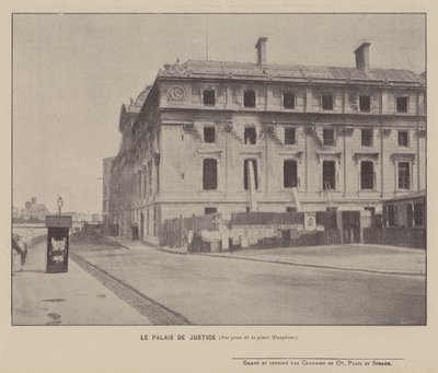 كومونة باريس ، قصر العدل ، منظر مأخوذ من Place Dauphine (صورة أبيض وأسود) بواسطة مصور فرنسي