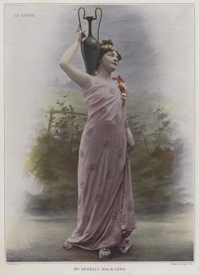 Mademoiselle Dehelly بدور ليدا في Le Cygne (صورة ملونة) بواسطة مصور فرنسي