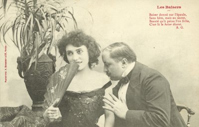 الرجل، تقبيل، كتف المرأة، (b / w، photo) بواسطة مصور فرنسي