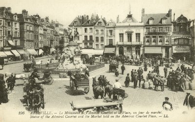 Market on the Place de Admiral Courbet، Abbeville (b / w photo) بواسطة مصور فرنسي