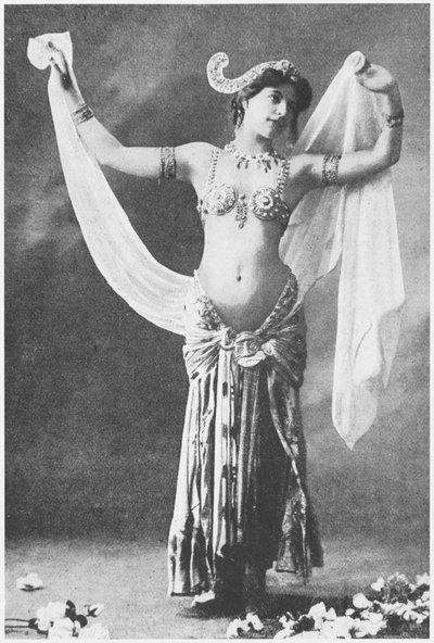 ماتا هاري ، ج 1905 بواسطة مصور فرنسي
