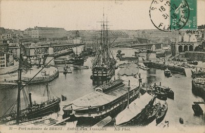 الميناء العسكري في بريست ، فرنسا. أُرسلت البطاقة البريدية عام 1913. بواسطة مصور فرنسي