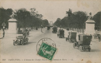 باريس - شارع الشانزليزيه. أُرسلت البطاقة البريدية عام 1913. بواسطة مصور فرنسي
