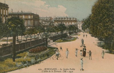 حديقة عامة في بوردو ، فرنسا. أُرسلت البطاقة البريدية عام 1913. بواسطة مصور فرنسي
