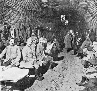أماكن النوم في حصن Douaumont ، c.1916 (صور من وزن الجسم) بواسطة مصور فرنسي