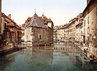 قصر ليل على قناة Thiou ، Annecy ، 1890-1900 بواسطة مصور فرنسي