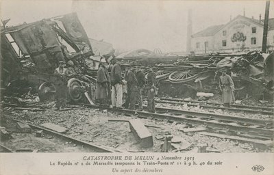 تحطم قطار في ميلون بفرنسا ، 4 نوفمبر 1913. منظر للحطام. أُرسلت البطاقة البريدية عام 1913. بواسطة مصور فرنسي