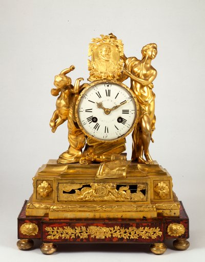 ساعة من طراز Louis XV ormolu mantel مع ميدالية جانبية من Henri IV عقدها Venus بواسطة المدرسة الفرنسية
