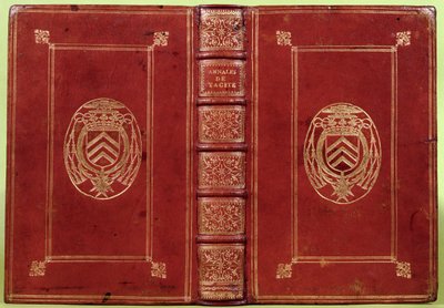 غلاف كتاب حوليات تاسيتوس مع شعار النبالة أرماند جان دو بليسيس ، الكاردينال ريشيليو (1585-1642) (جلد أحمر وذهبي) بواسطة المدرسة الفرنسية