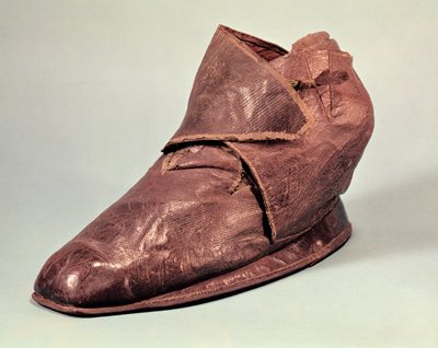 حذاء ينتمي إلى تشارلز موريس دي تالييران-بيريجورد (1754-1838) (جلد) بواسطة المدرسة الفرنسية