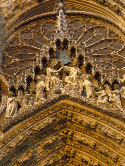Cathedrale de Reims: تفاصيل الواجهة (Marne 51) التي تمثل تتويج العذراء. بواسطة المدرسة الفرنسية
