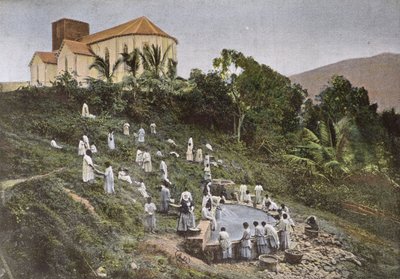 أطفال في كاليدونيا الجديدة أخذوا إلى غرفة الغسيل من قبل الأخوات الإرساليات ، نقشتهن جيلو ، أواخر القرن التاسع عشر بواسطة المدرسة الفرنسية