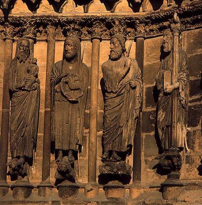 أربع شخصيات من واجهة الكاتدرائية ، 1230-40 (الحجر الجيري) بواسطة المدرسة الفرنسية