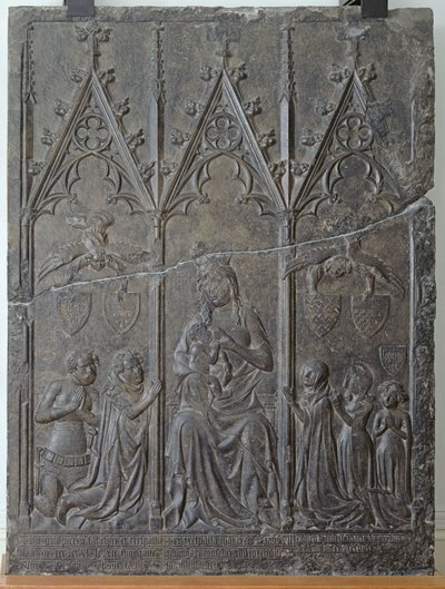 لوحة جنائزية لعائلة Sacquespee ، من مقبرة St. Nicaise في أراس ، 1376 (حجر تورناي) بواسطة المدرسة الفرنسية