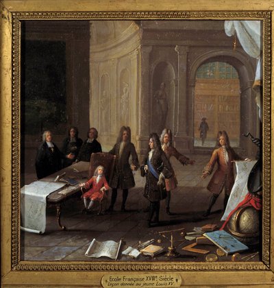 الملك لويس الخامس عشر (1710-1774) طفل يتلقى ليكون بحضور الكاردينال فلوري وريجنت فيليب الثاني دوق أورليانز (1674-1723) لوحة مجهولة من القرن الثامن عشر ، زيت على النحاس الخافت. 0،23 × 0،23 م باريس ، متحف كارنافاليت - مشهد تعليمي لتشي بواسطة المدرسة الفرنسية