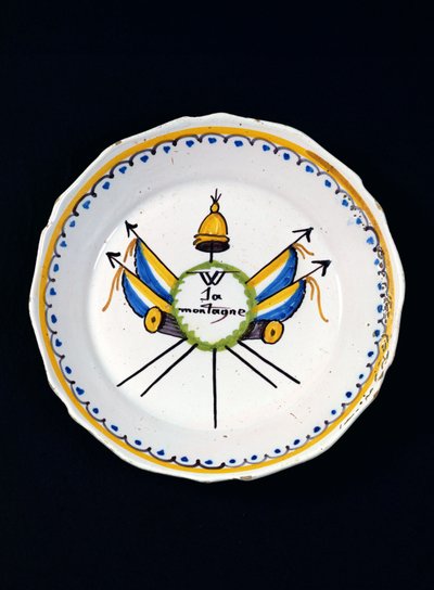 طبق La Montaigne (سيراميك) بواسطة المدرسة الفرنسية