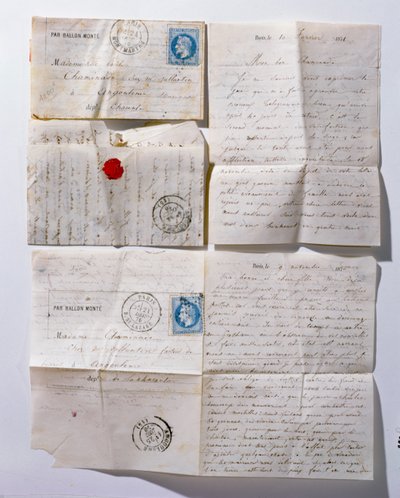أُرسلت الرسائل إلى باريس عن طريق البالون خلال حصار عام 1871 بواسطة المدرسة الفرنسية