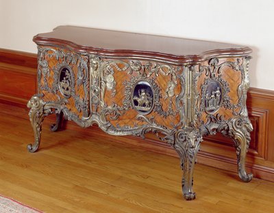 خزانة الميدالية ، بواسطة M. Dasson of Paris ، حوالي 1870 (خشب مذهب) بواسطة المدرسة الفرنسية