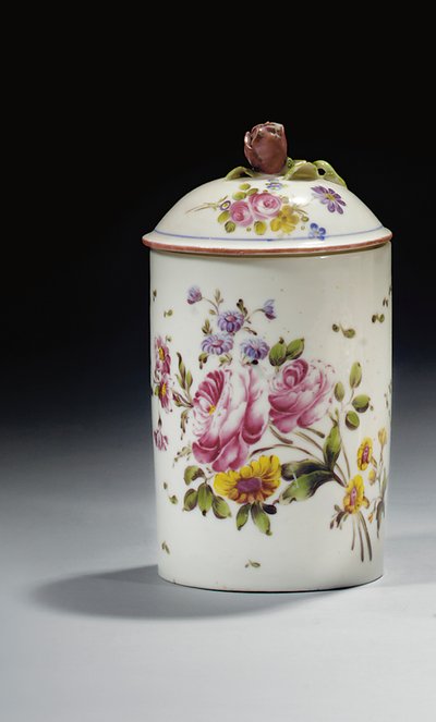 وعاء مرهم Mennecy وغطاء ، 1750-70 بواسطة المدرسة الفرنسية