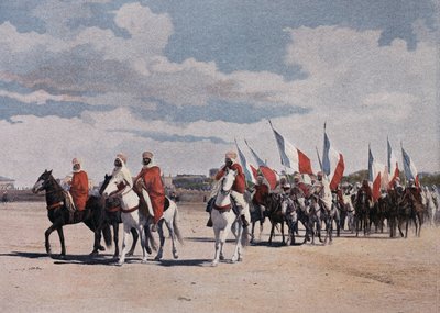 سكان Spahis الأصليون يذهبون إلى الخيال بأبهة عظيمة ، وينشرون لافتات - في "" Military Album "- Spahis بواسطة المدرسة الفرنسية