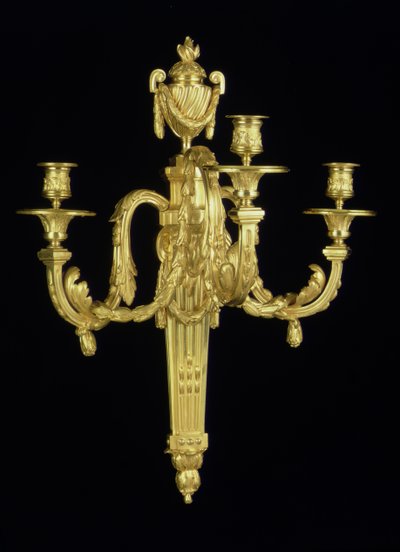 واحد من زوج لويس السادس عشر أضواء الجدار ثلاثة فروع ، c.1775 (ormolu) بواسطة المدرسة الفرنسية